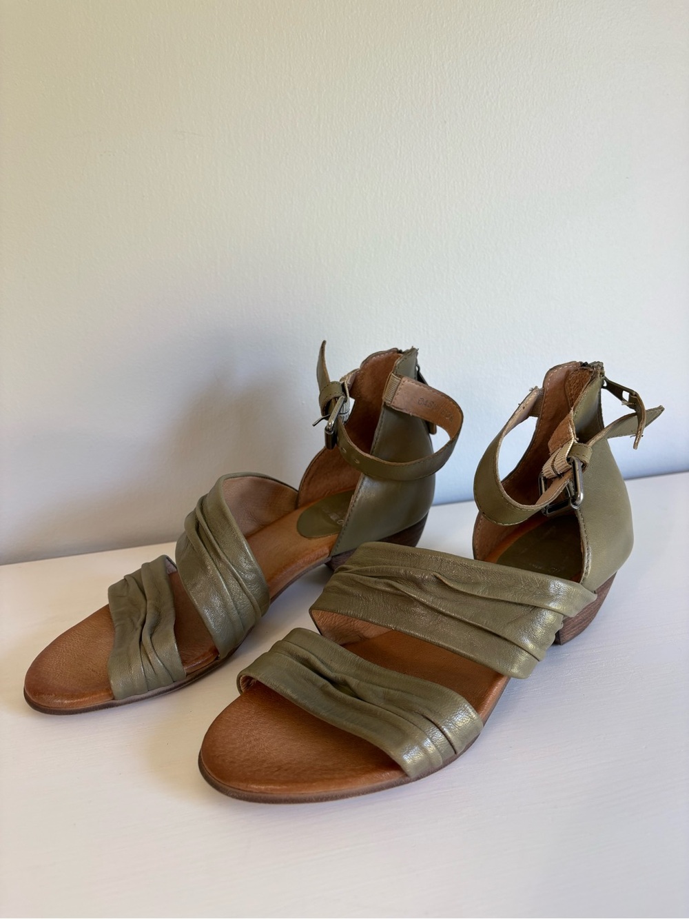 Miz Mooz Cassie Sage Green Leather Ruched Ankle Strap Block Heel Sandal Size 38 - Picture 2 of 14